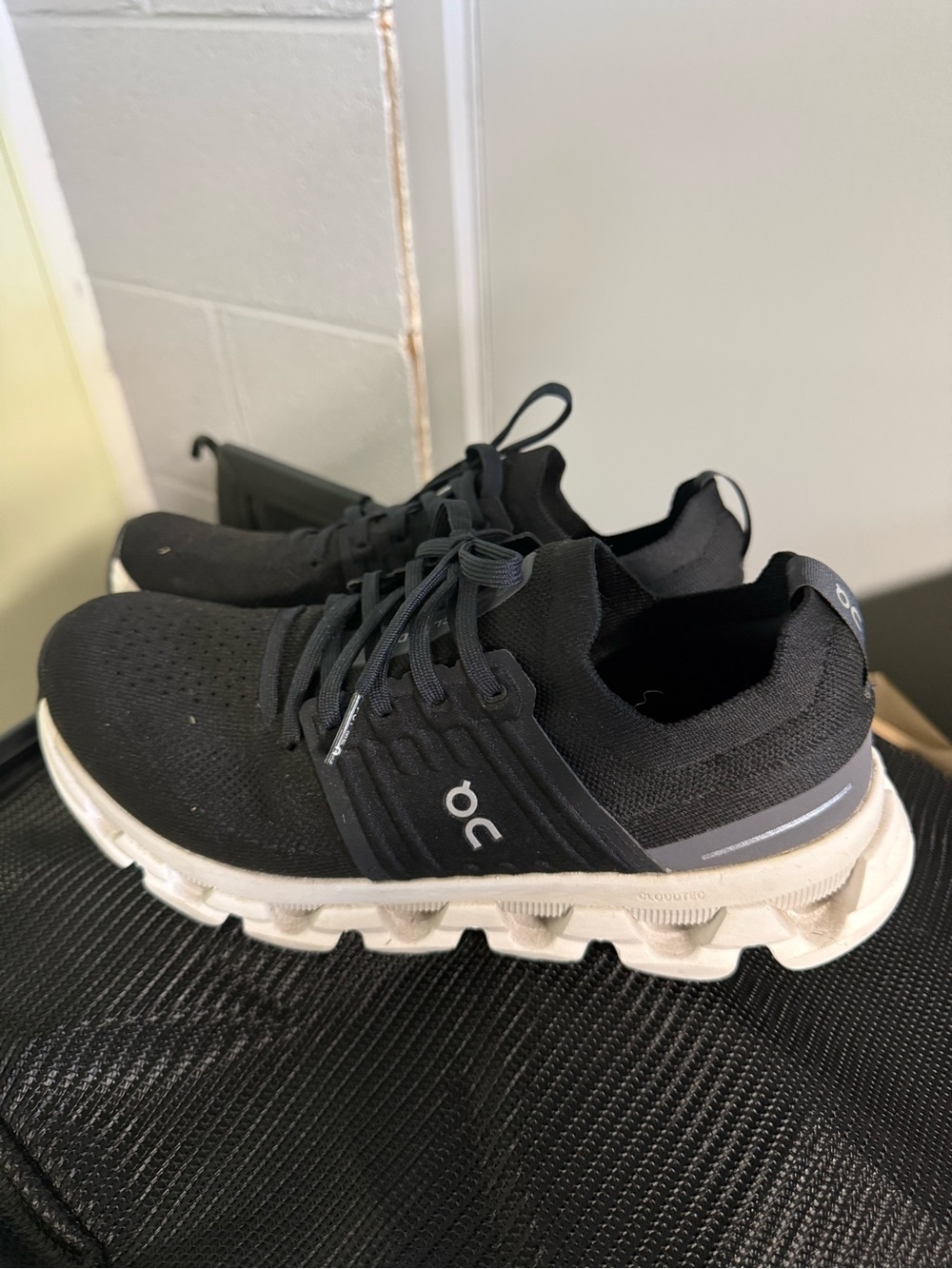 On Running Cloud Womens Athletic Sneakers - Black & White